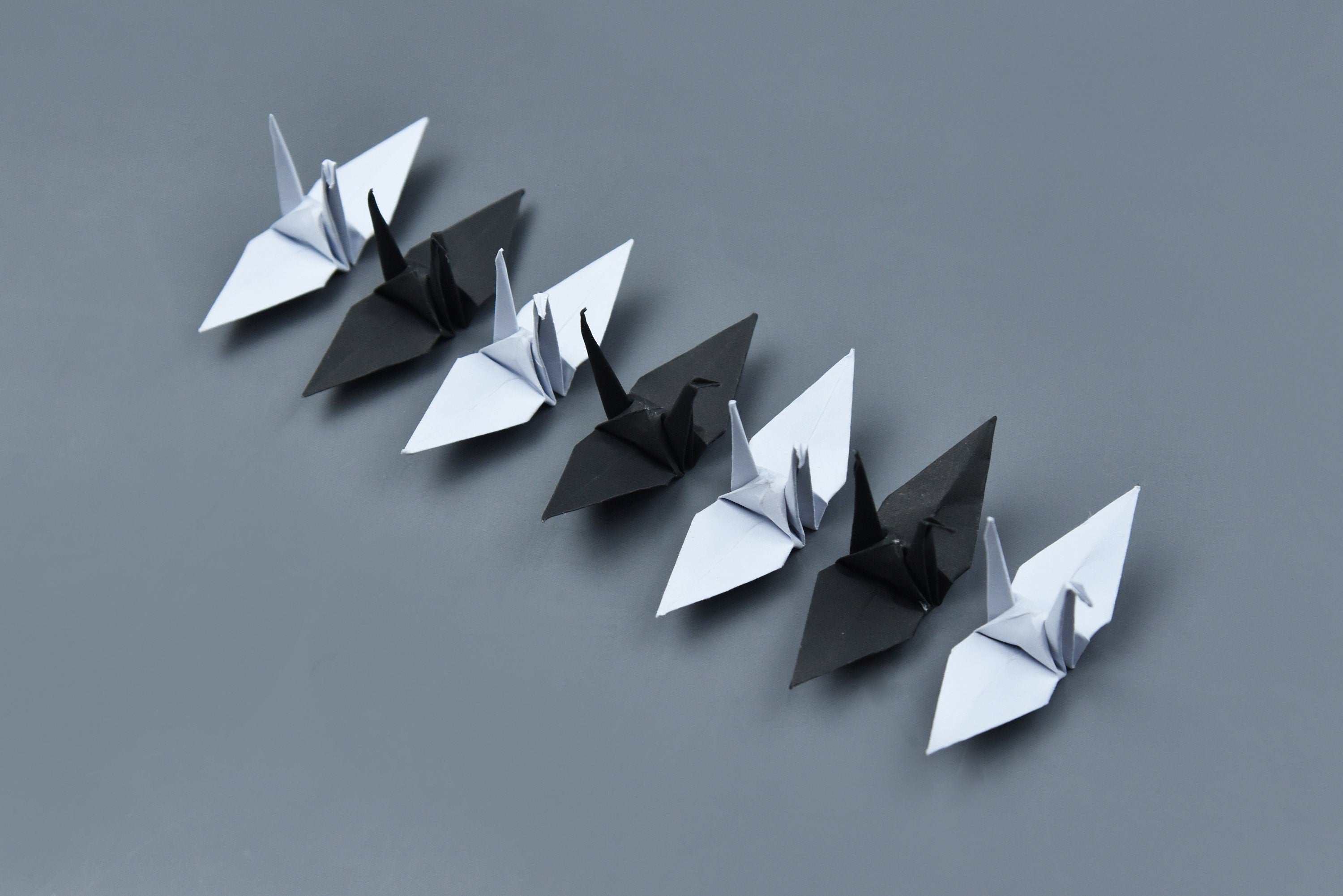 100 grúas de papel de origami - blanco y negro - 3x3 pulgadas - para decoración de bodas, regalo de aniversario, San Valentín, telón de fondo