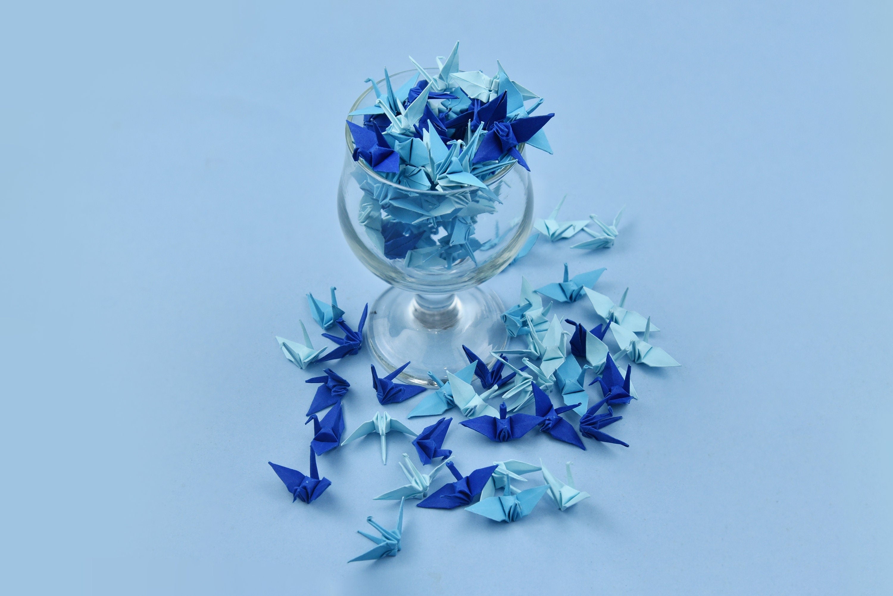 100 Grullas de papel de origami azul marino - Pequeñas de 1,5 pulgadas - Plegadas a mano para regalo de decoración de bodas