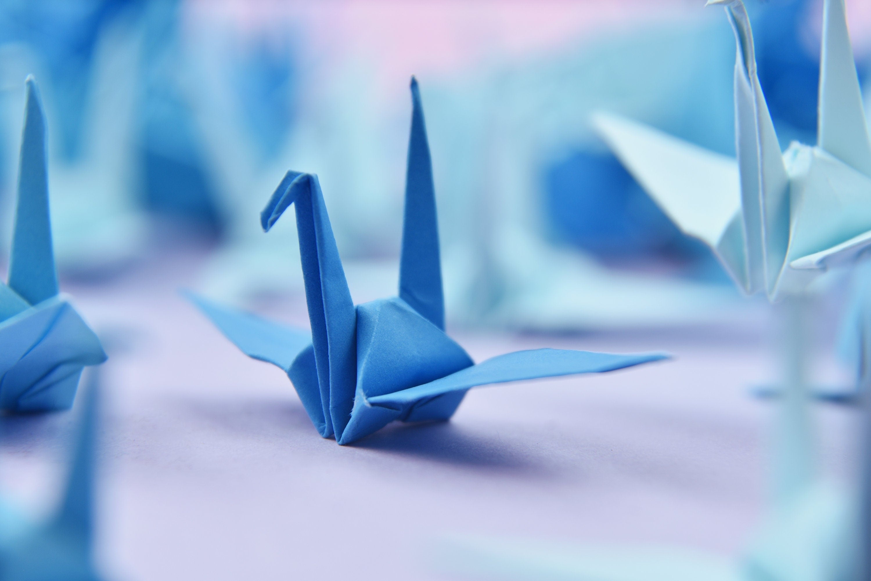 100 grullas de papel de origami de tono azul - 3x3 pulgadas 7,5 cm - para decoración de bodas, regalo de aniversario, San Valentín, telón de fondo