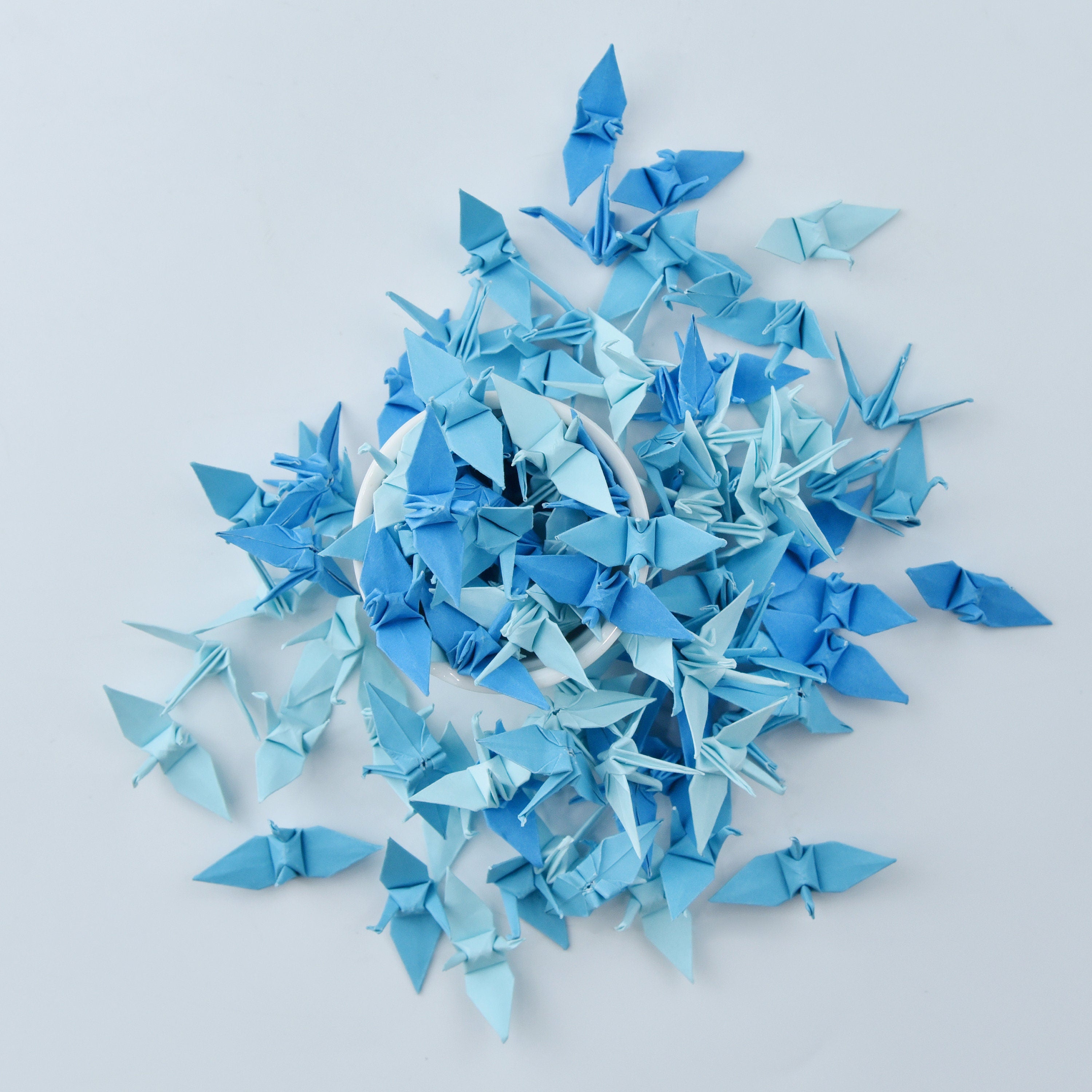 100 grullas de papel de origami de sombra azul - pequeñas 1,5x1,5 pulgadas - grullas de origami plegadas - regalo de boda, decoración, telón de fondo de boda
