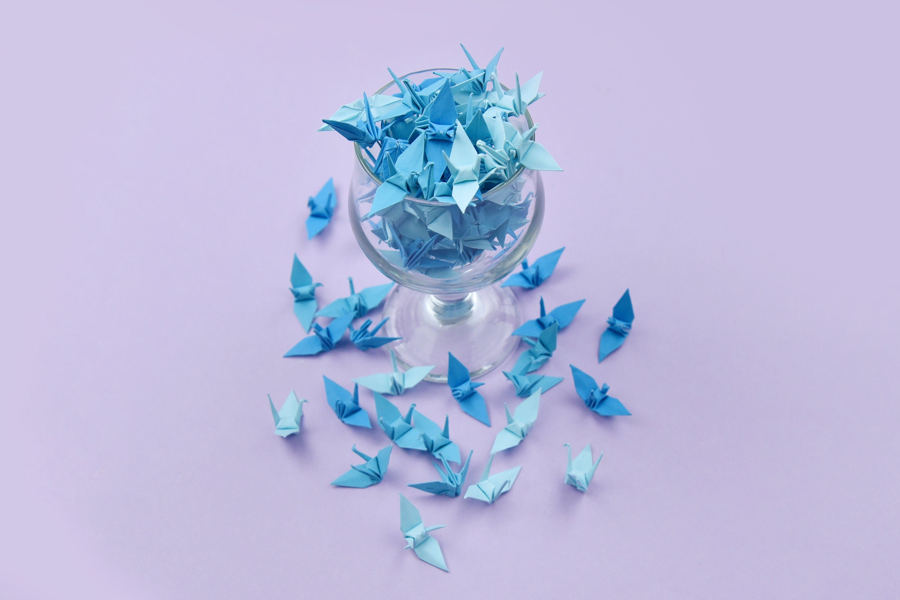 100 grullas de papel de origami de sombra azul - pequeñas 1,5x1,5 pulgadas - grullas de origami plegadas - regalo de boda, decoración, telón de fondo de boda