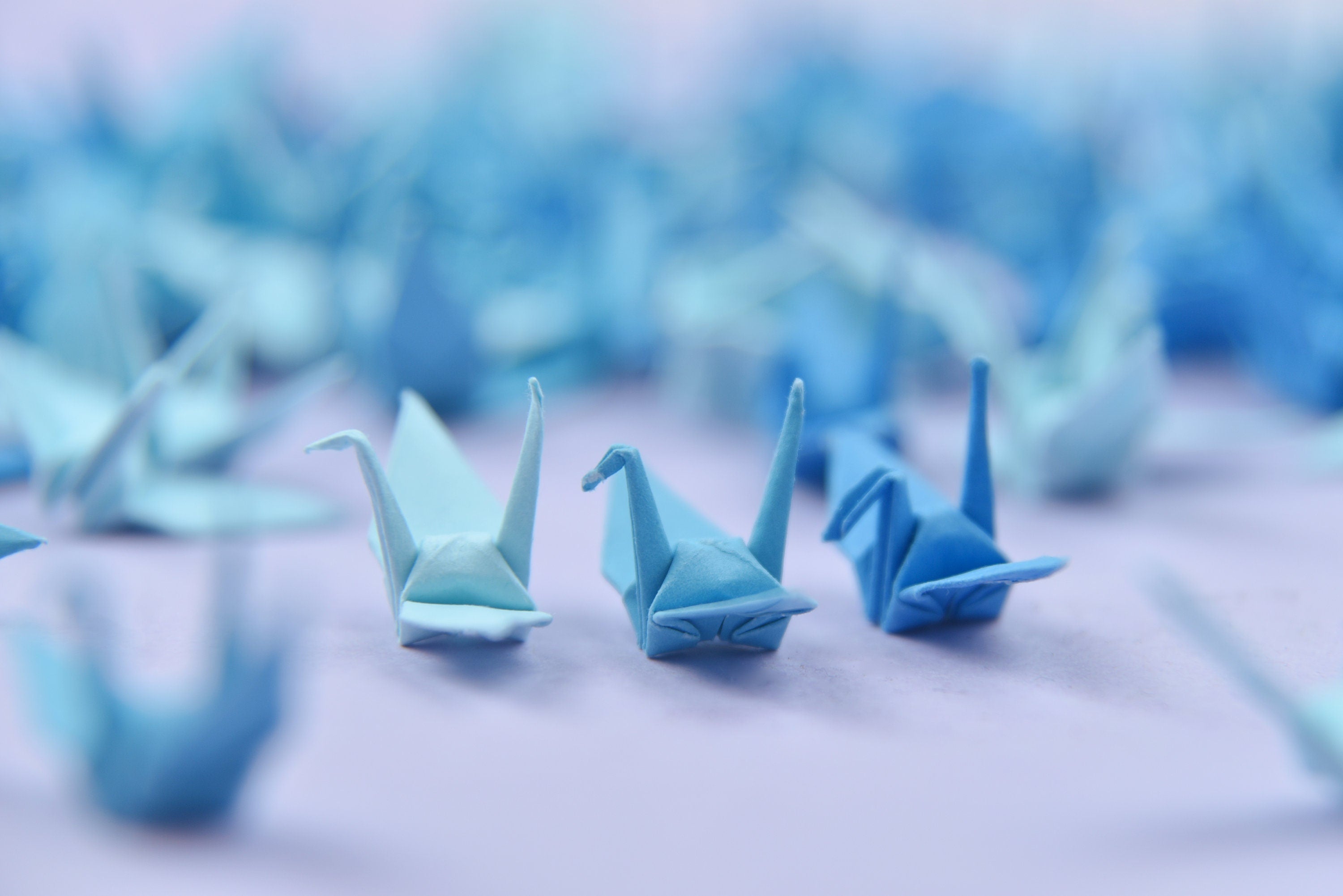 100 Origami Paper Crane Blue Shade Tone Origami crane pequeña 1.5x1.5 pulgadas para decoración de bodas, regalo de aniversario, San Valentín
