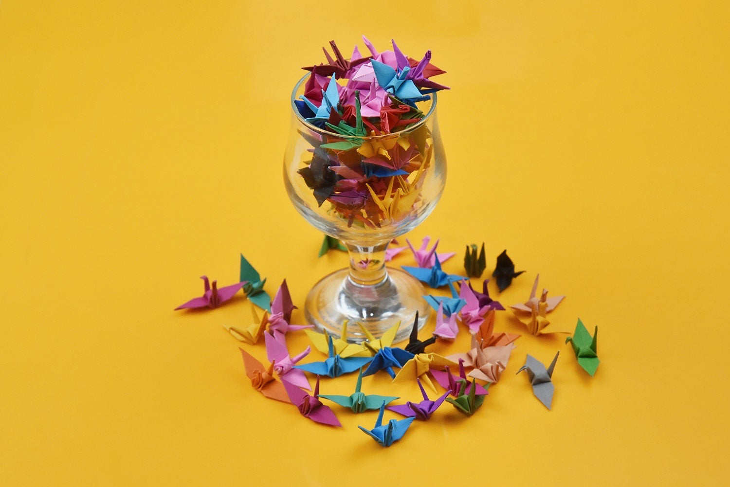100 Grúas de papel de origami de color arcoíris - Grúa de origami - Hecha de 3,81 cm (1,5 pulgadas) - para decoración de bodas