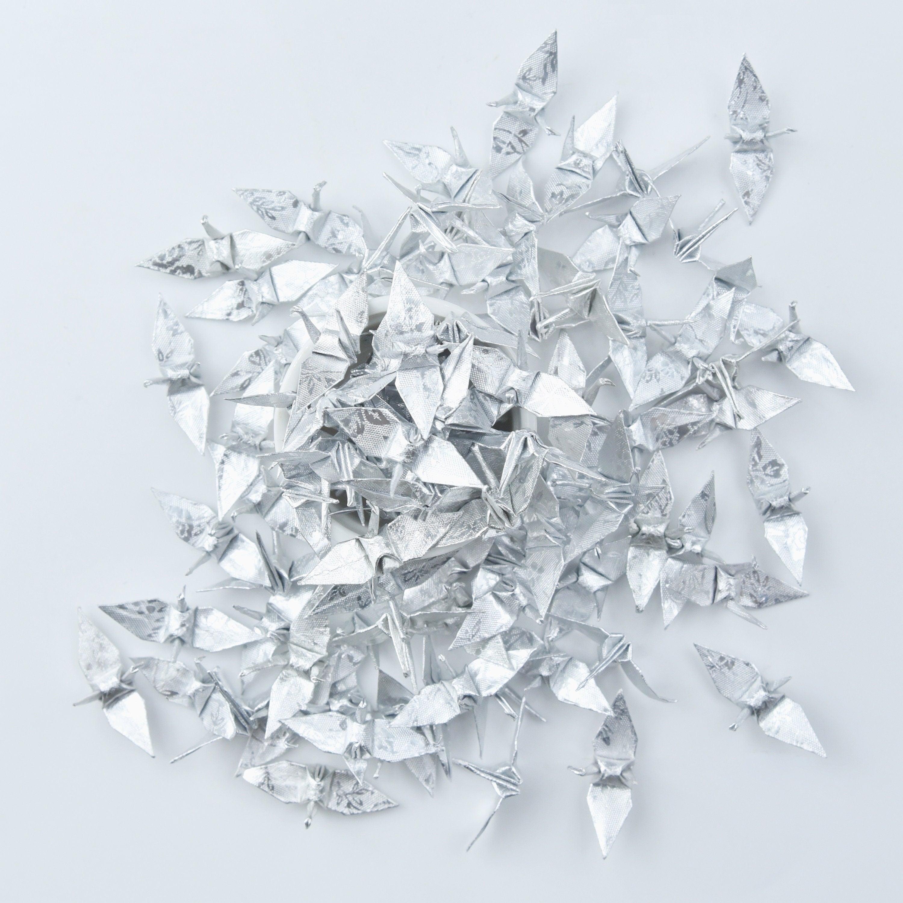 100 gru di carta origami argento - 1,5x1,5 pollici - per decorazioni di nozze, regali di anniversario, San Valentino di OrigamiPolly