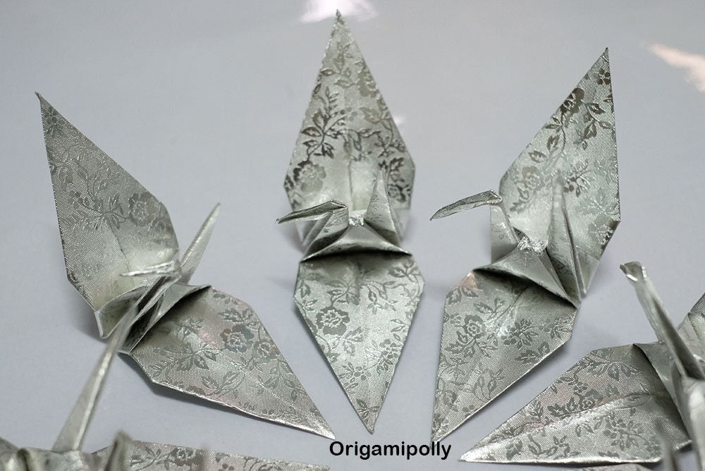 100 gru origami - Argento con motivo a rose - 15 cm (6 pollici) - per decorazioni di nozze, regali di anniversario, San Valentino