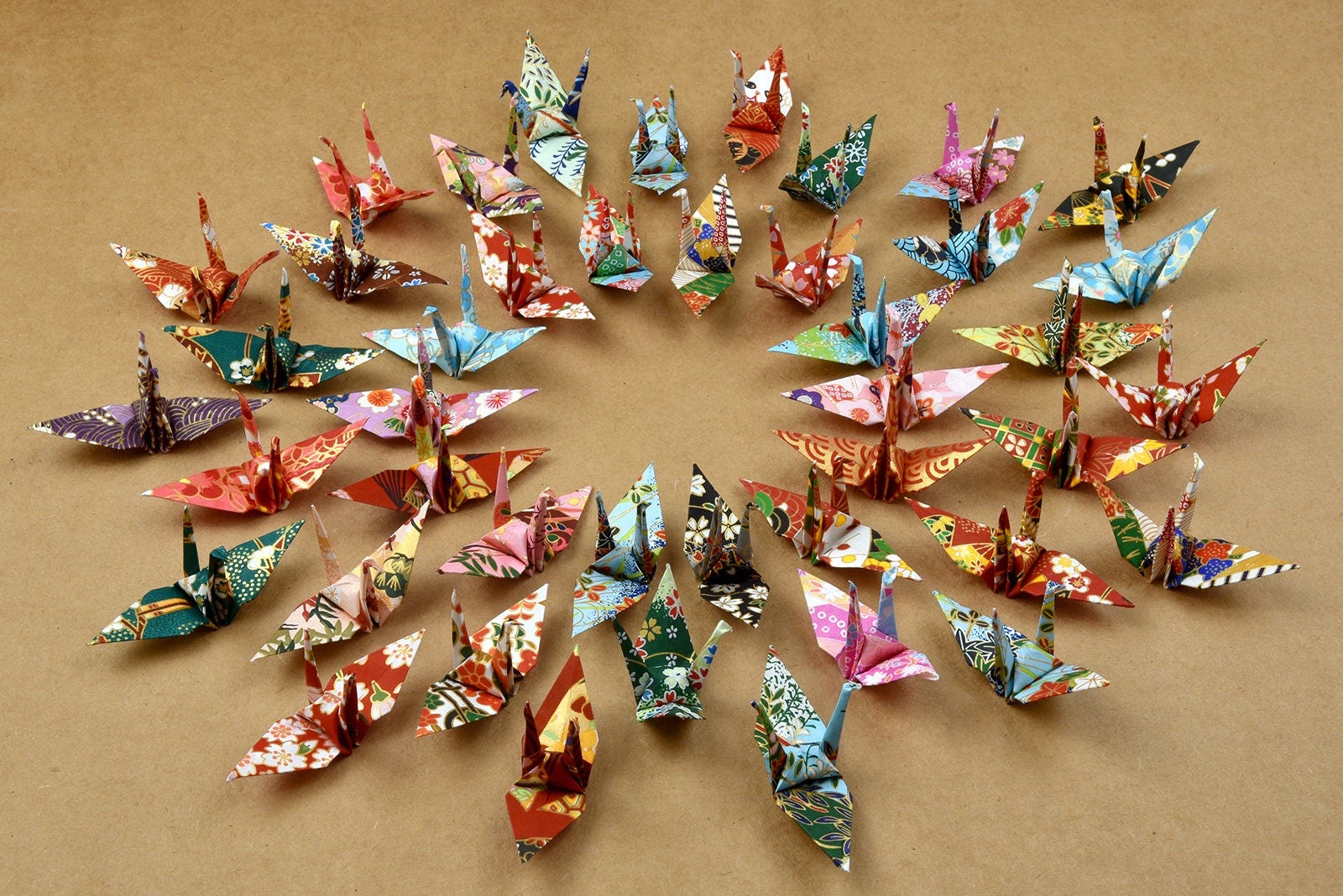 100 Grúa de papel de origami Papel Washi Patrones mixtos Grúa de origami Hecho de 3x3 pulgadas Impresión japonesa Chiyogami Papel Arte Adorno Decoración