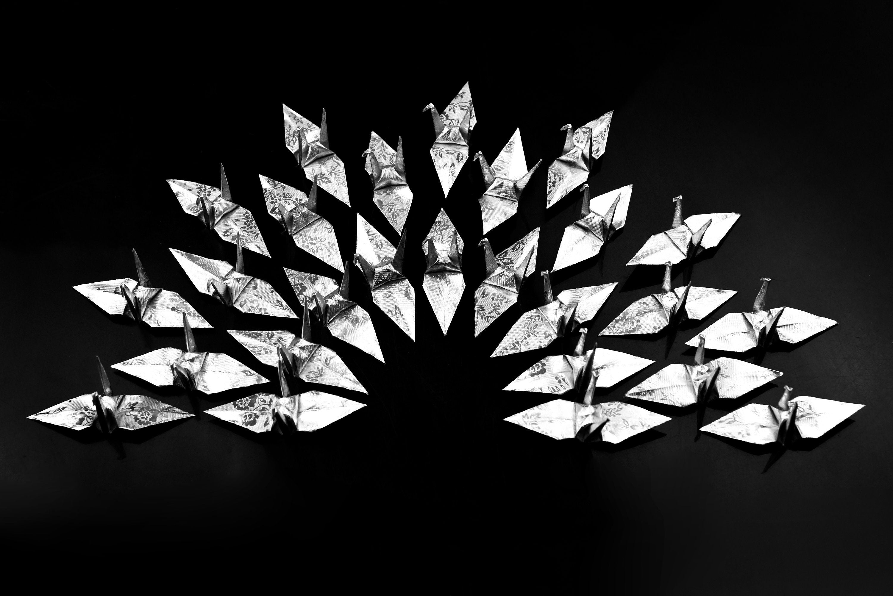 100 Grúas de papel de origami plateadas - plateadas con patrón de rosas - 3x3 pulgadas - 7,5 cm - para adornos, regalos de bodas, Navidad